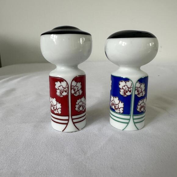 Vintage Japanese Kokeshi Doll Salt and Pepper Shakers Set - Picture 2 of 5
